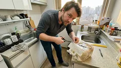 우동 봉지 안 묶여서 스트레스였다면, 가위로 30초 손잡이 만드는 법