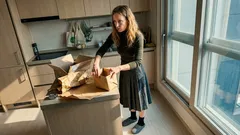 택배 종이 완충재 6번 접으면 간이 쓰레기봉투 완성하는 법