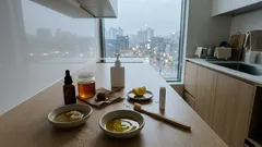 입술 착색이 신경 쓰는 날, 밤에 하는 2단계 입술 각질 제거 루틴