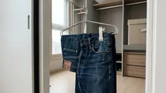 행거 하나로 청바지 보관 끝, 공간 줄이는 반접기 걸이 4단계