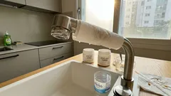 키친타월 팩 하나로 수도꼭지 물때 제거하는 초간단 방법 4가지